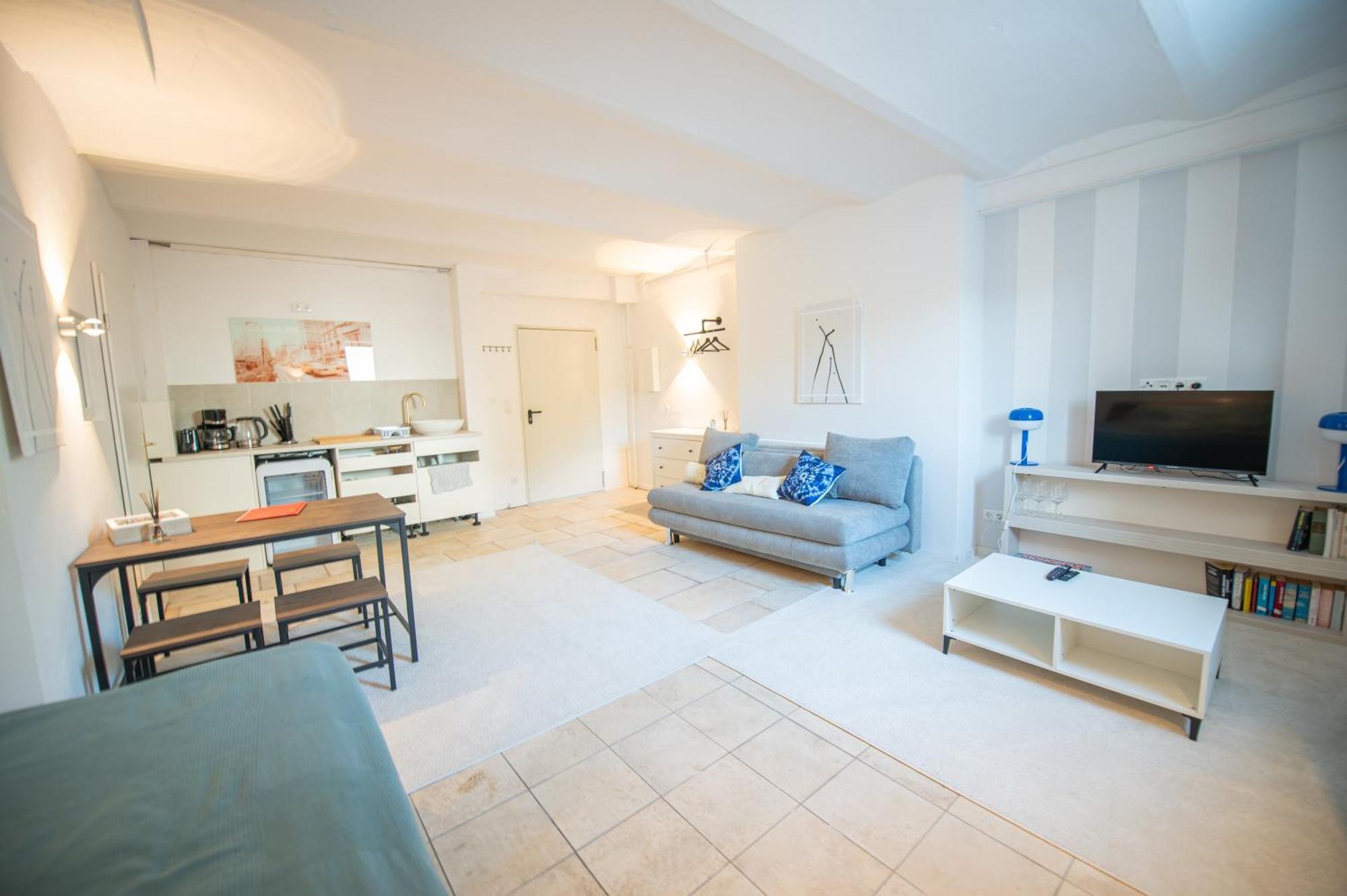 Kingsize Bett, Nahe Stadt Und Alster, Ruhig Apartment *